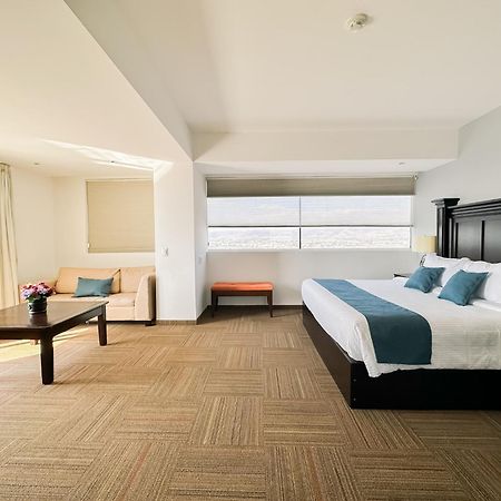 Hotel Stadium Леон Екстериор снимка Suite at the hotel