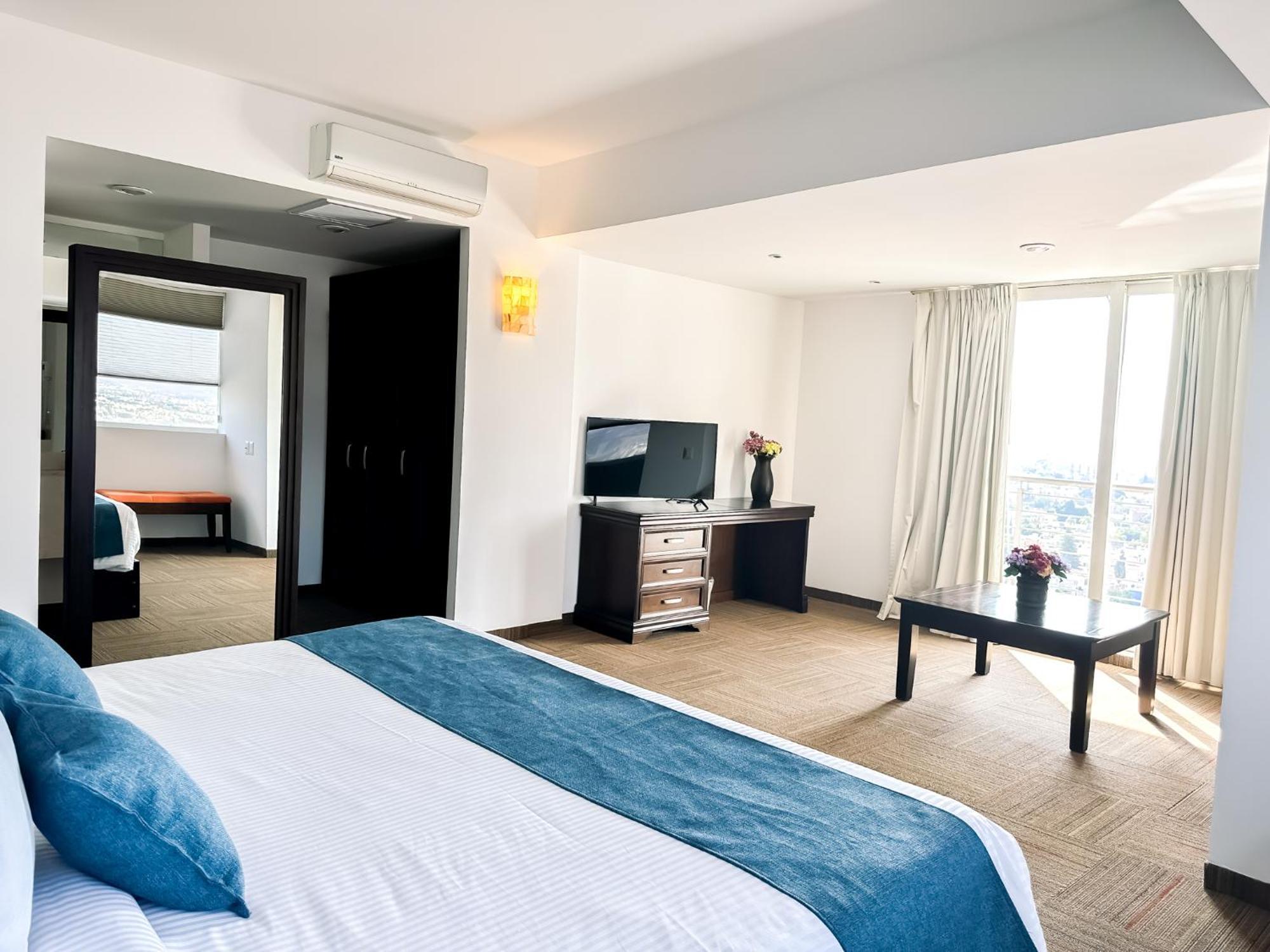 Hotel Stadium Леон Екстериор снимка Suite
